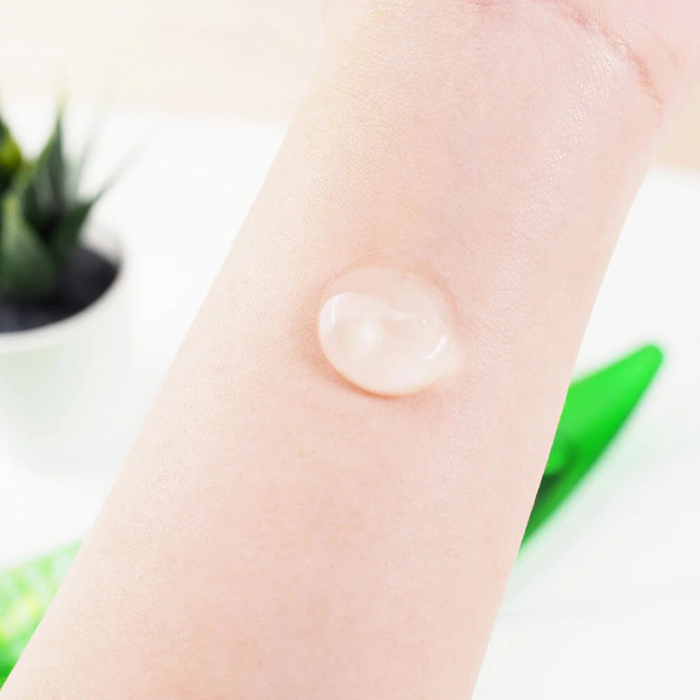 Натуральный успокаивающий гель для лица и тела из Тайланда Алоэ 99% Moods Skin Care Aloe Soothing Gel купить в Москве и Московской области.